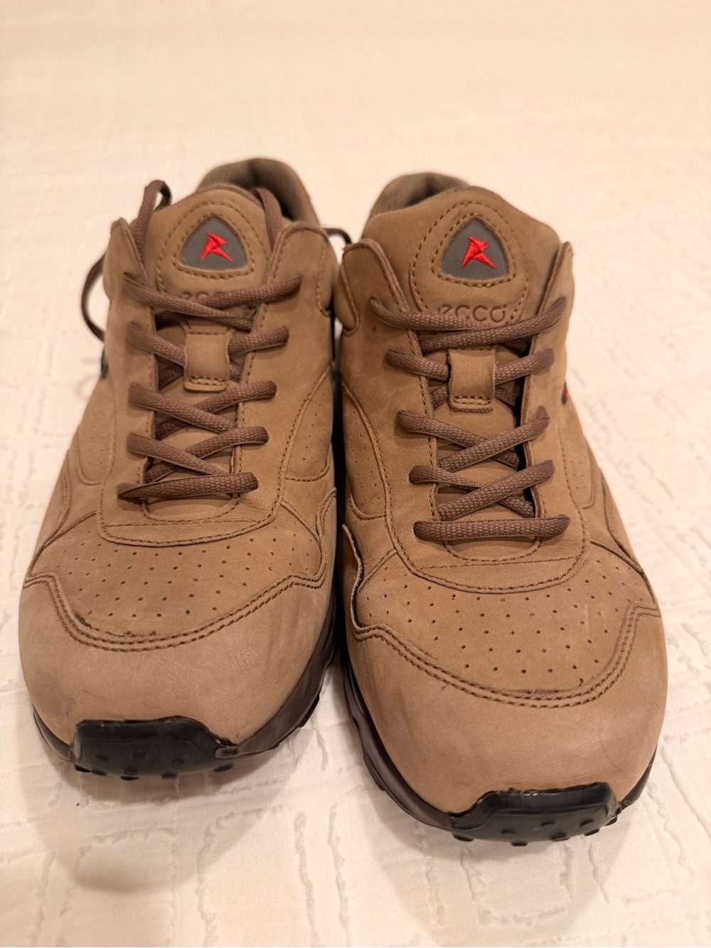 Ecco Men's Tan Leather Lace-Up Sneakers with Red Accent